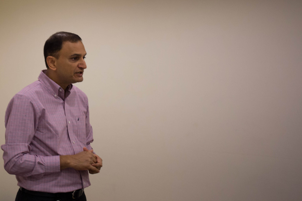 Haas alum, Rakesh Singh, speaks to students about India's current business, economic, and political landscape.